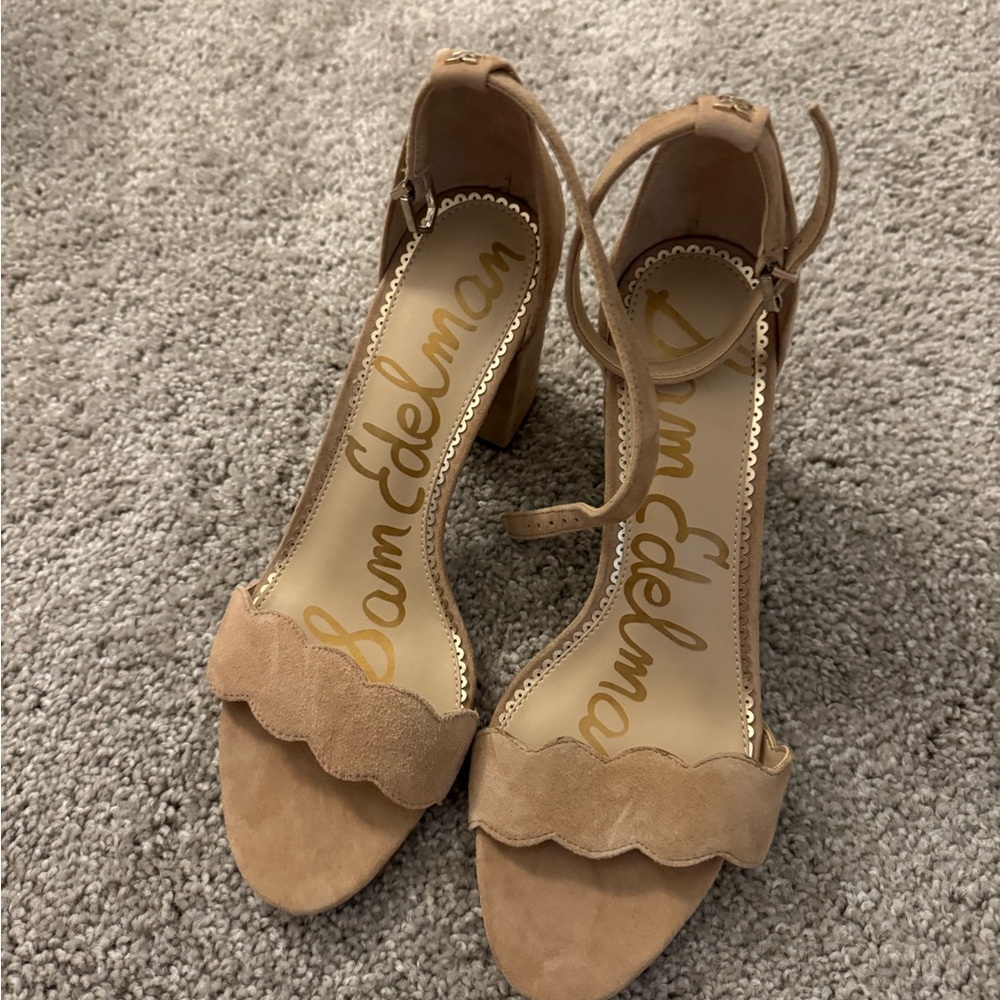 Sam Edelman Tan Scalloped Heels